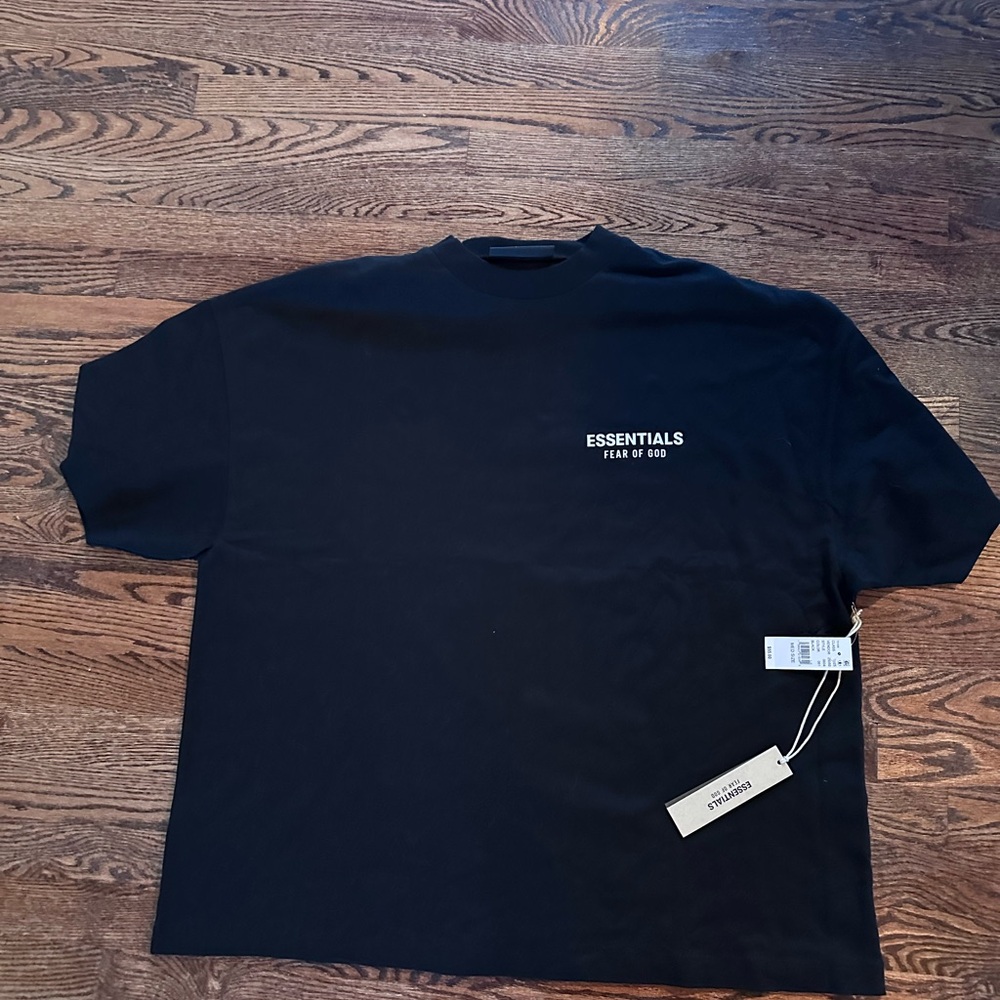 Men’s Essentials Fear of God oversized T-shirt Size Medium new with tags